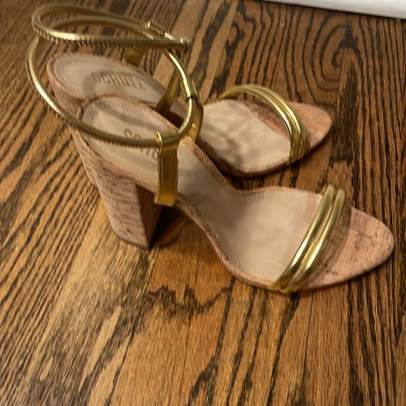 Schutz heels NTW $118 golden - Picture 3 of 5